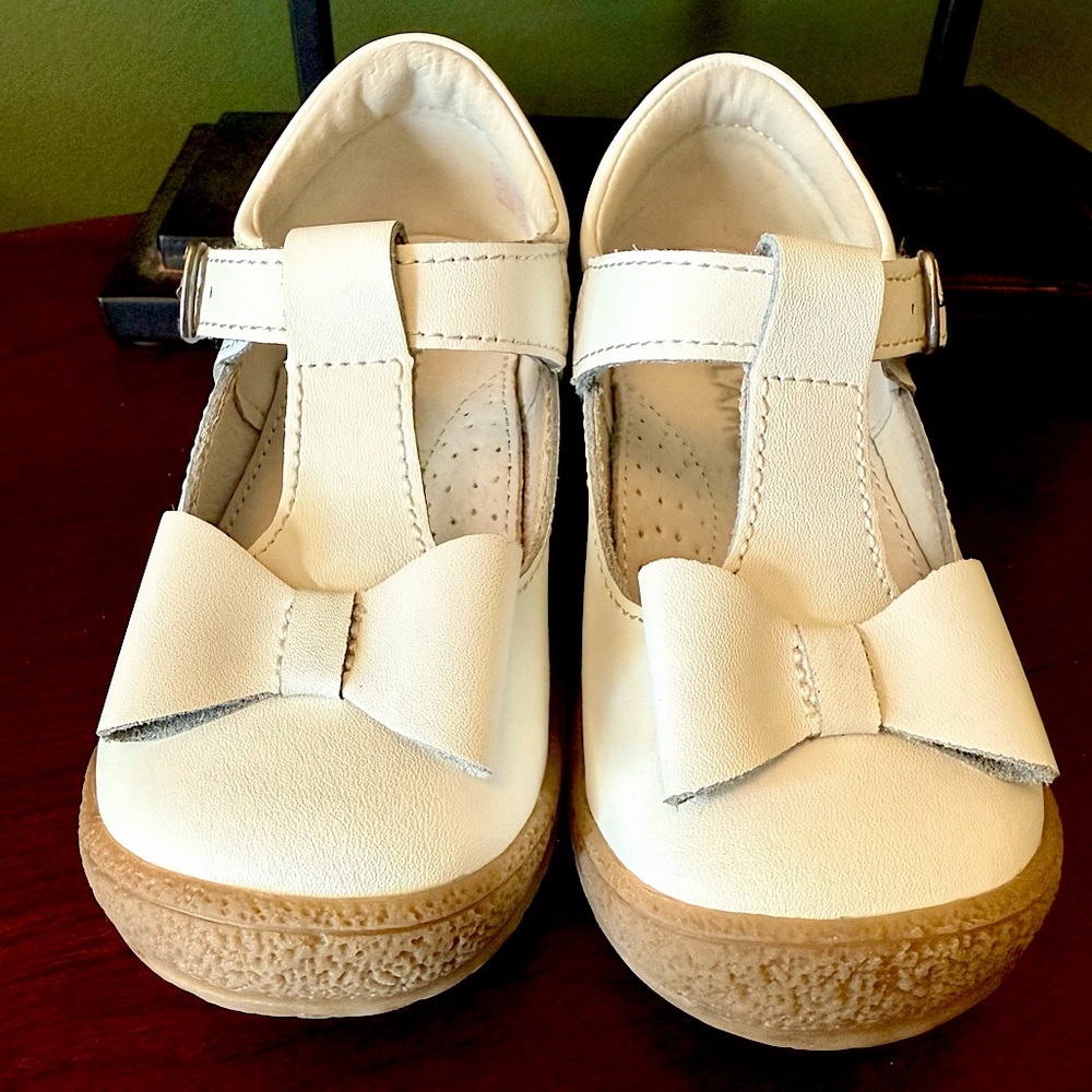 L’ Amour•Emma Bow•White•Size 8